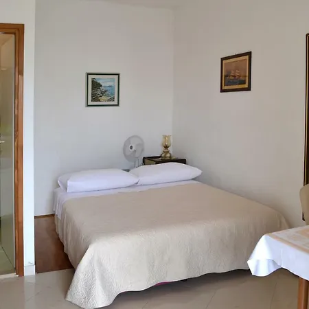 Sunflower ゲストハウス 3*